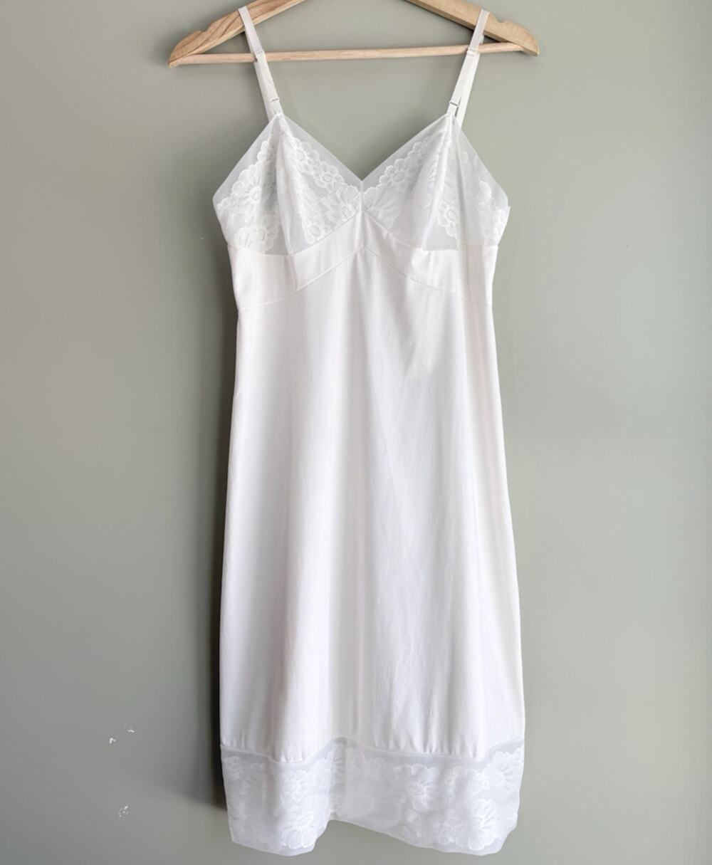 Vintage Vanity Fair White Nylon Full Slip Dress Lingerie Size 34 Lace Trim USA